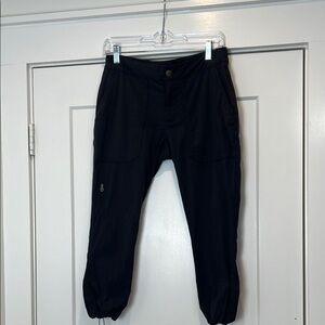 Columbia Black Cargo Pants with Tapered Elastic Cuffs size 2.